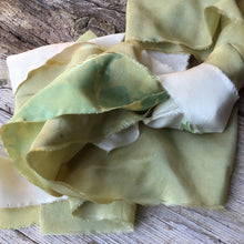 Cargar imagen en el visor de la galería, Ramo de cintas de seda color oro pálido y marfil