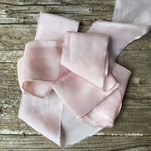 Cargar imagen en el visor de la galería, Lazos de seda rosa palo