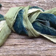 Cargar imagen en el visor de la galería, Green Bunch of Ribbons