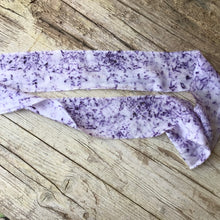 Cargar imagen en el visor de la galería, Cinta de seda estampada morada