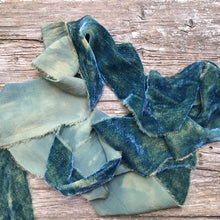 Cargar imagen en el visor de la galería, Green Bunch of Ribbons