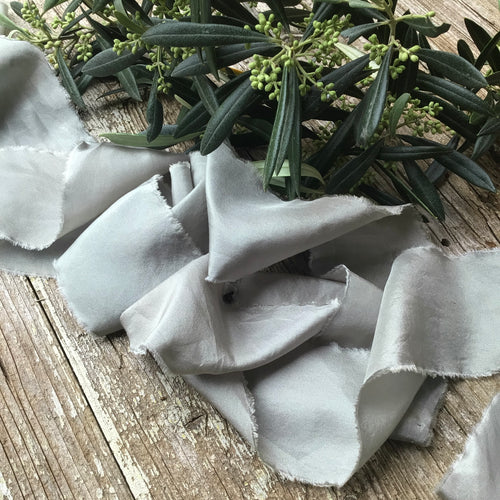 Lazos de seda Gris Pálido