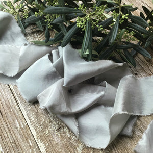 Lazos de seda Gris Pálido