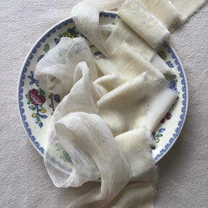 Lazo de seda plisada marfil