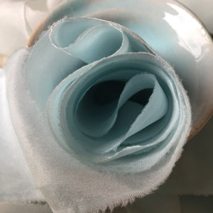 Lazos de seda y de gasa de seda azul pálido 