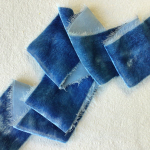 Lazo de terciopelo de seda azul oscuro