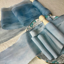 Cargar imagen en el visor de la galería, Lazos de seda y de gasa de seda azul mediano