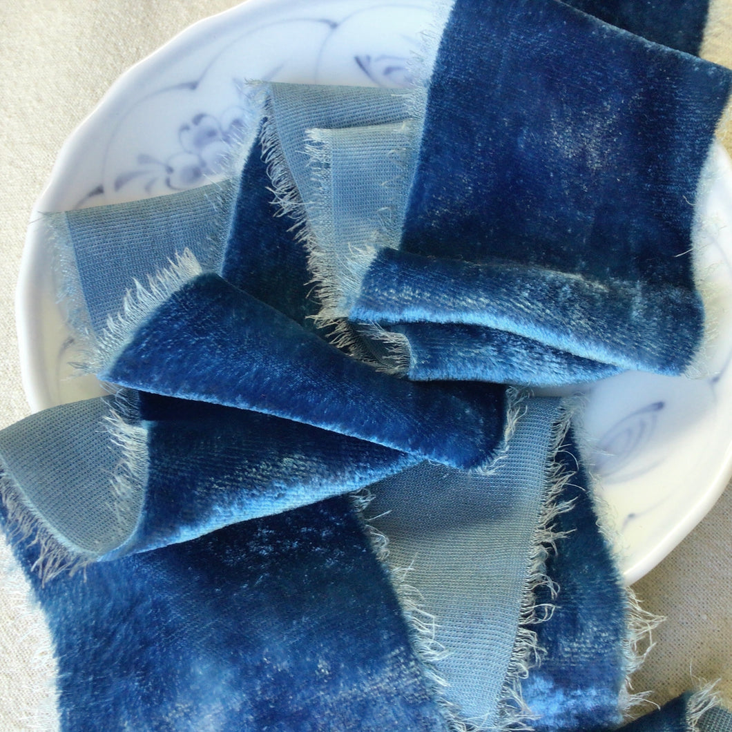 Lazo de terciopelo de seda azul oscuro