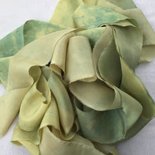 Cargar imagen en el visor de la galería, Lazo de seda verde amarillo metalizado