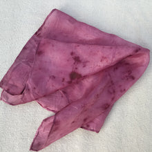 Cargar imagen en el visor de la galería, Pequeño Pañuelo de seda color de zarzamora ~ Pañuelo de bolsillo de seda